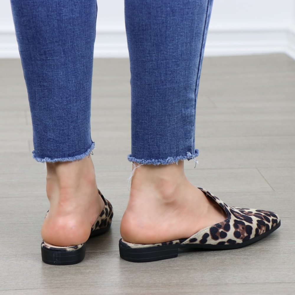 Leopard Cheetah Pointy Toe Slip On Mule Loafers - Picture 5 of 8